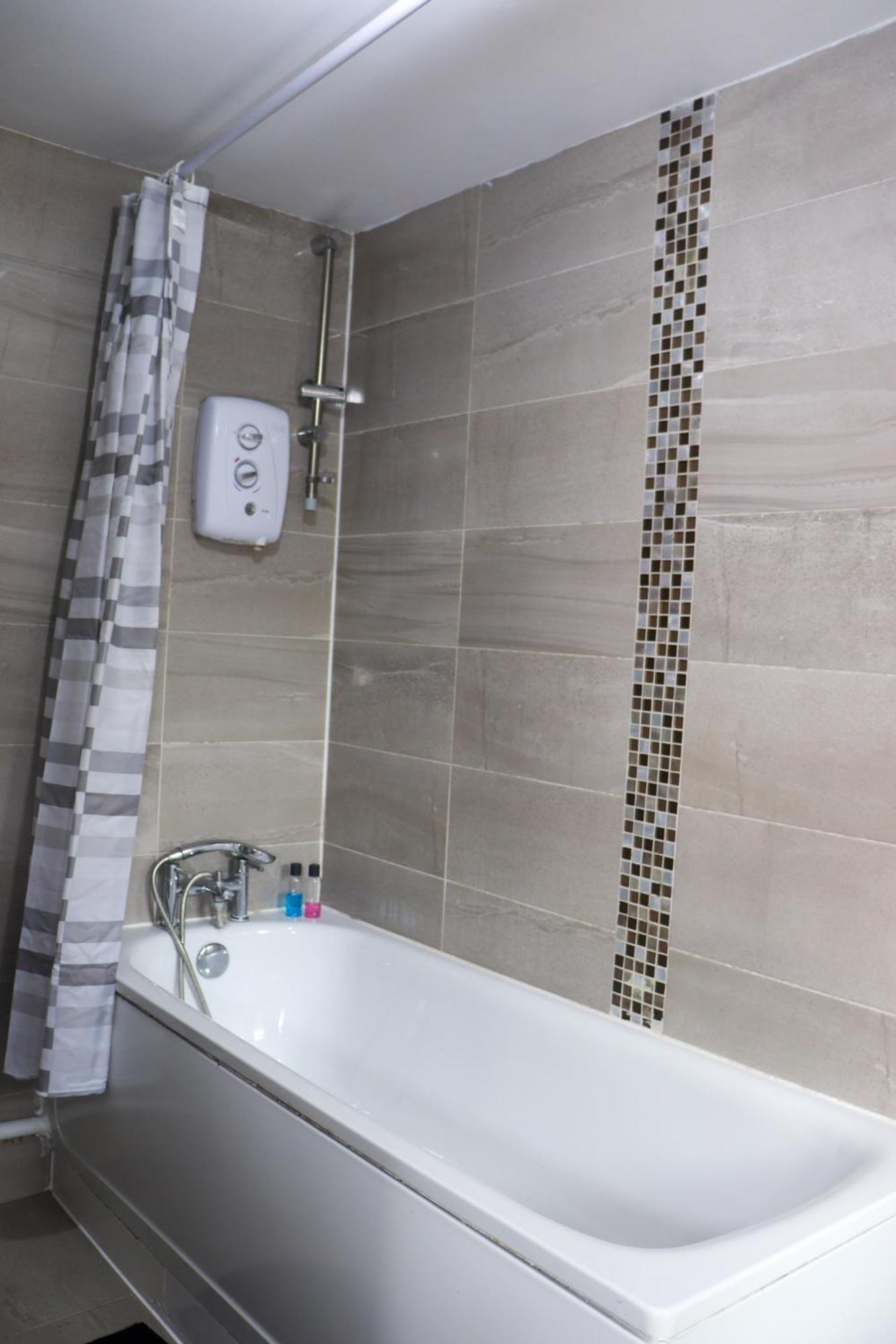 London Stylish For 6 Guests With Parking Apartment