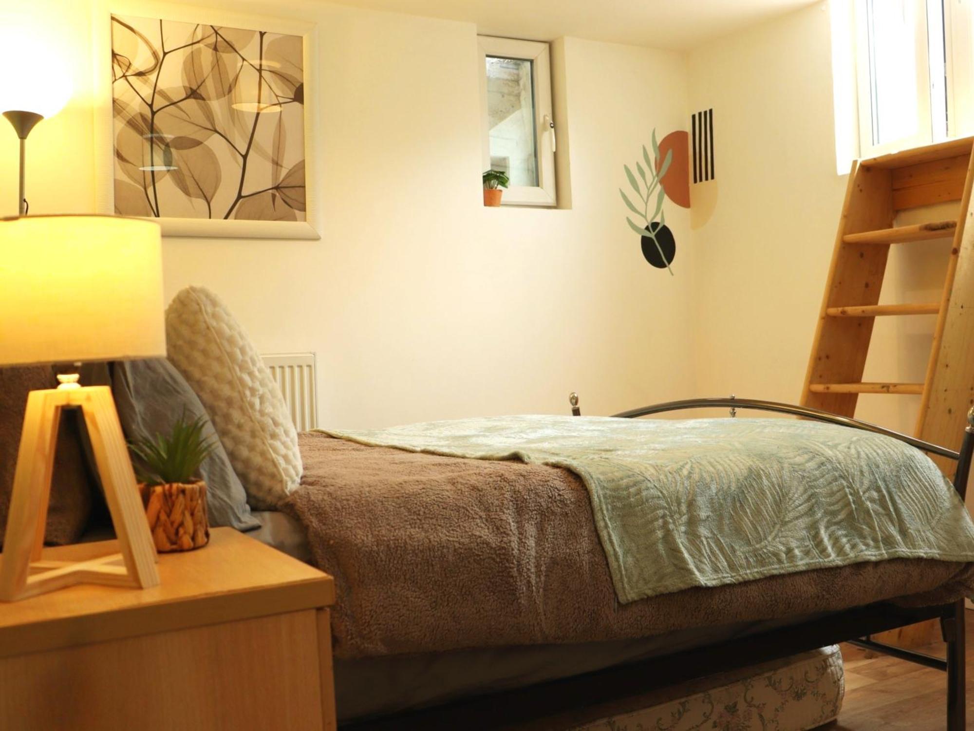 London Stylish For 6 Guests With Parking * Watford (Hertfordshire)